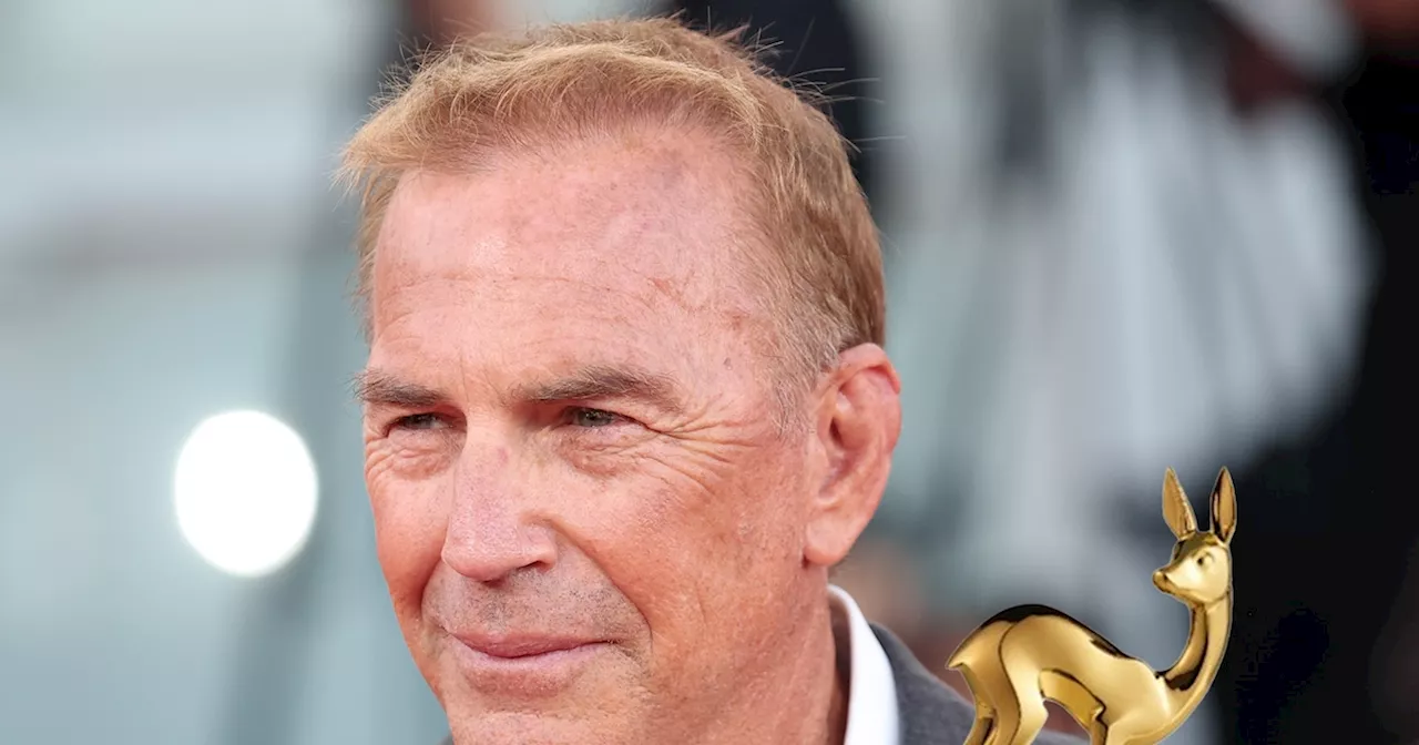 Schauspieler Kevin Costner wird mit dem BAMBI ausgezeichnet