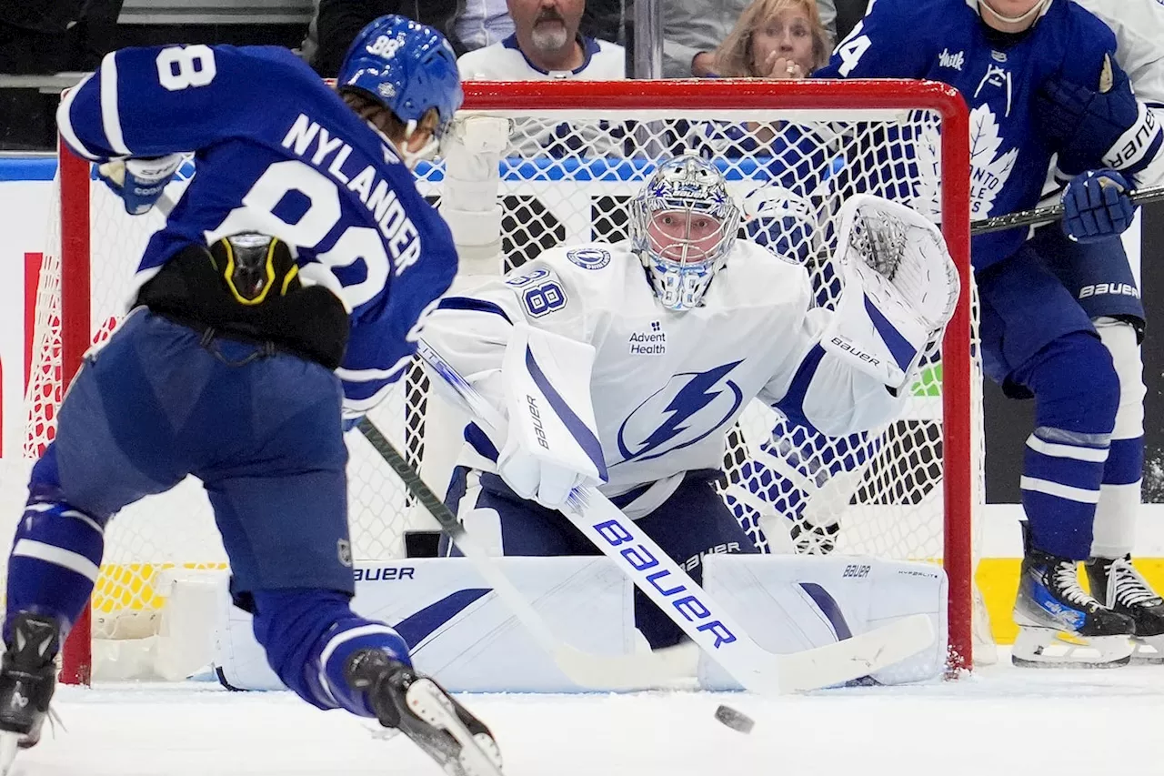 Nylander continues hot start with pair of goals as Maple Leafs rip Lightning 5-2