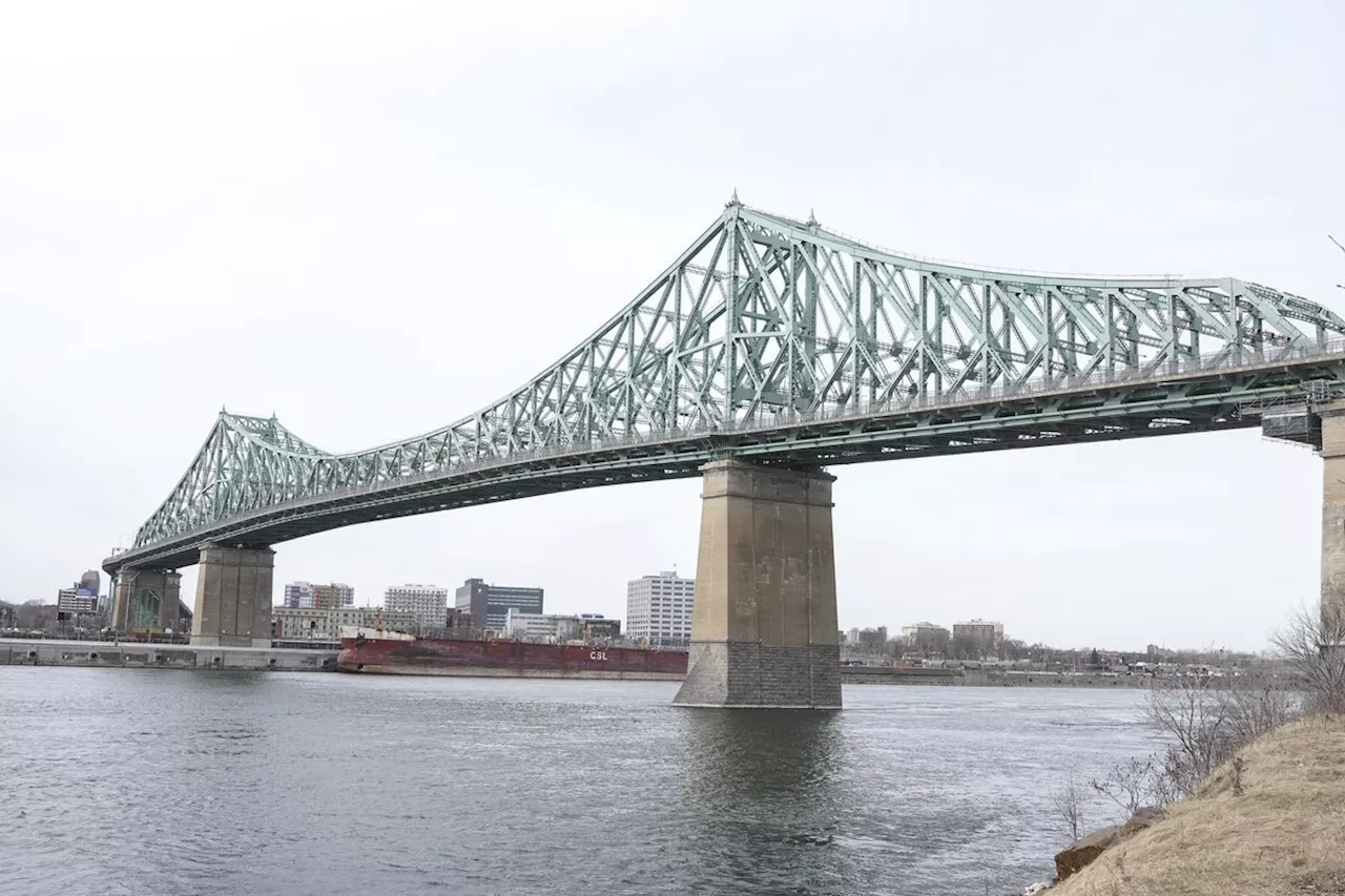 Environmental protesters force closing of Montreal’s Jacques-Cartier bridge