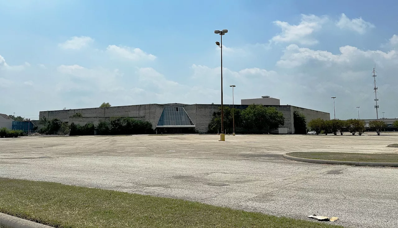 Growing Up Greenspoint: Memories from a Forgotten Mall