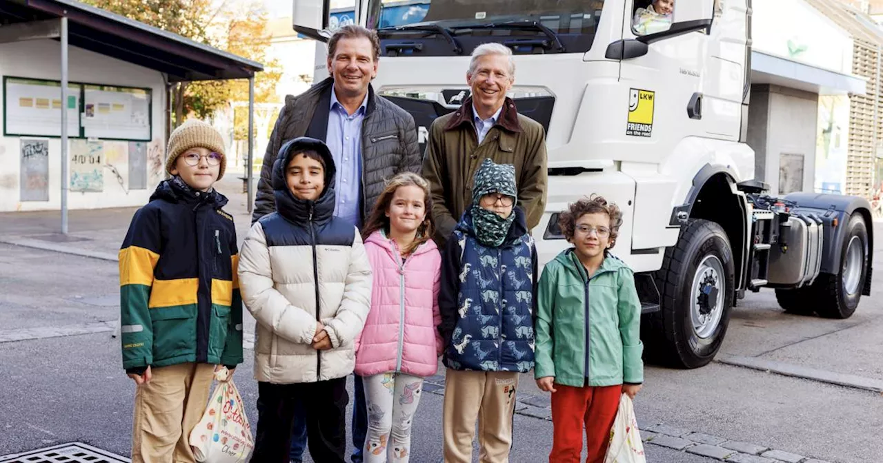 Toter Winkel: Am Fahrersitz lernen Kinder, sich vor Unfällen zu schützen