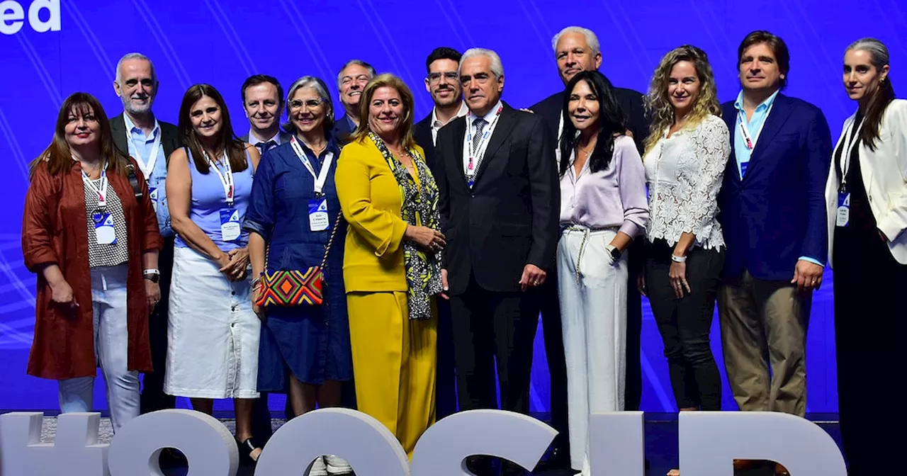 Presentan estándares para la relación gobernantes-prensa