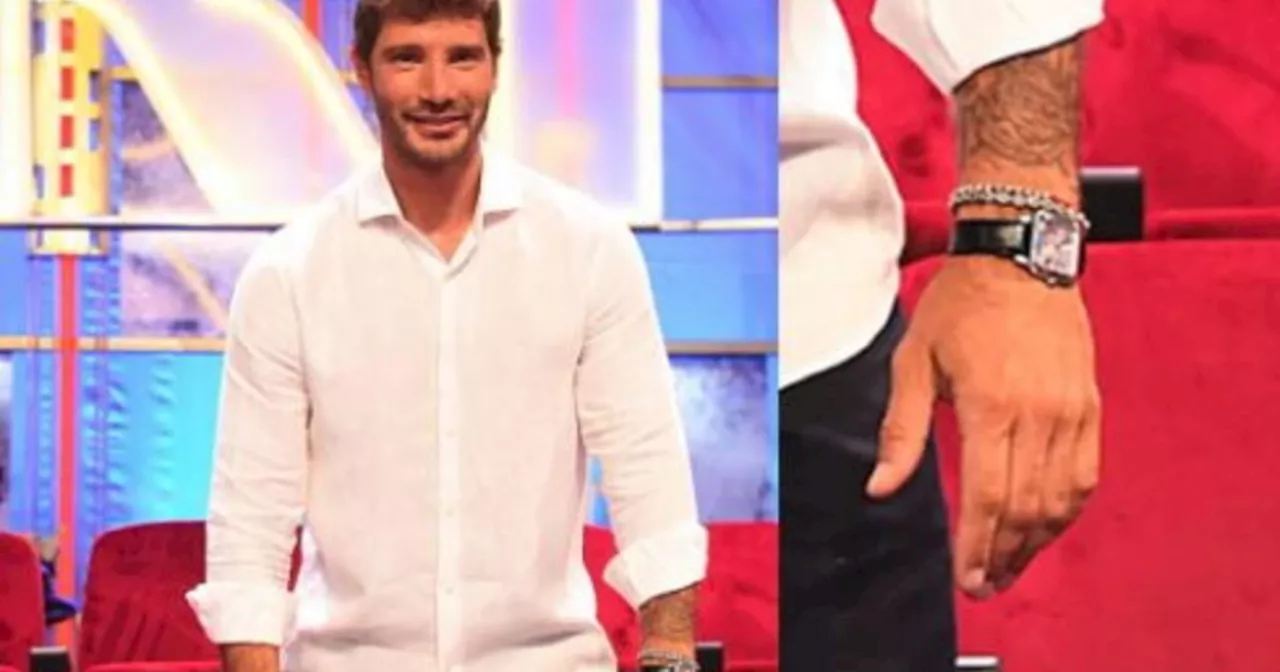 Affari Tuoi, capito l'orologio di Stefano De Martino? Ecco il modello e quanto costa