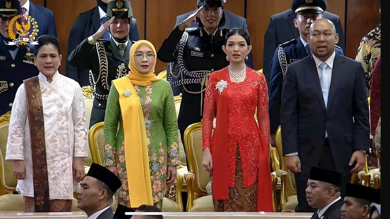 3 Potret Keluarga Jokowi di Pelantikan Prabowo-Gibran, Iriana Curi Perhatian Pakai Tas Chanel