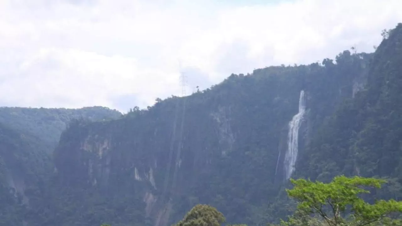 Melihat Megahnya Air Terjun Ponot, Tertinggi di Indonesia