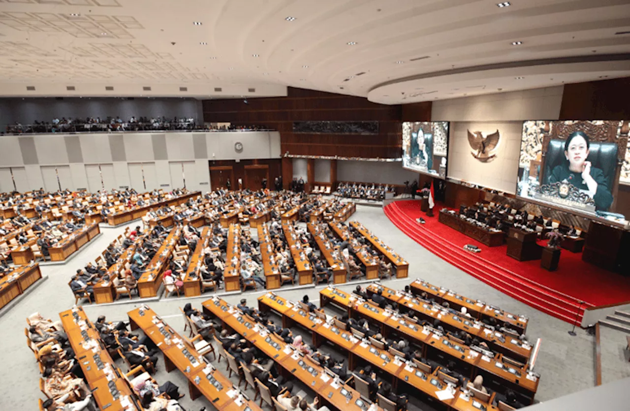 Rapat Kerja Menteri dengan Komisi DPR Setelah Penataran di Akmil Magelang