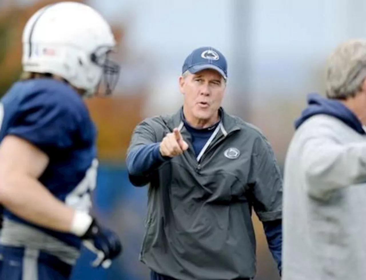 Former Penn State football coach receives lifetime achievement award