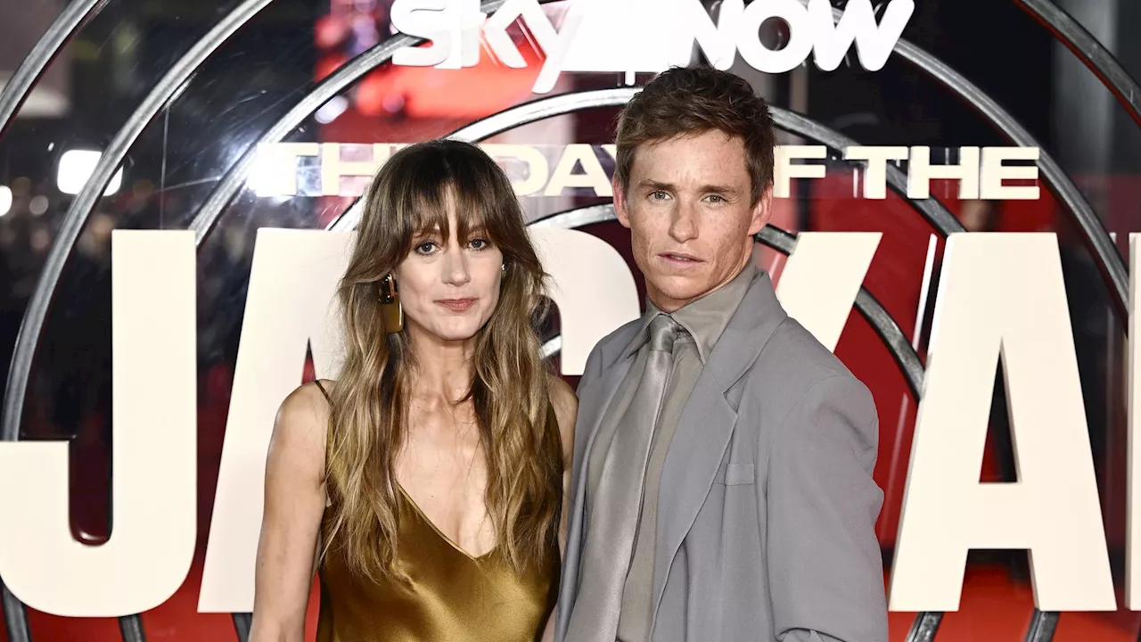 Selten: Eddie Redmayne strahlt mit seiner Frau bei Premiere