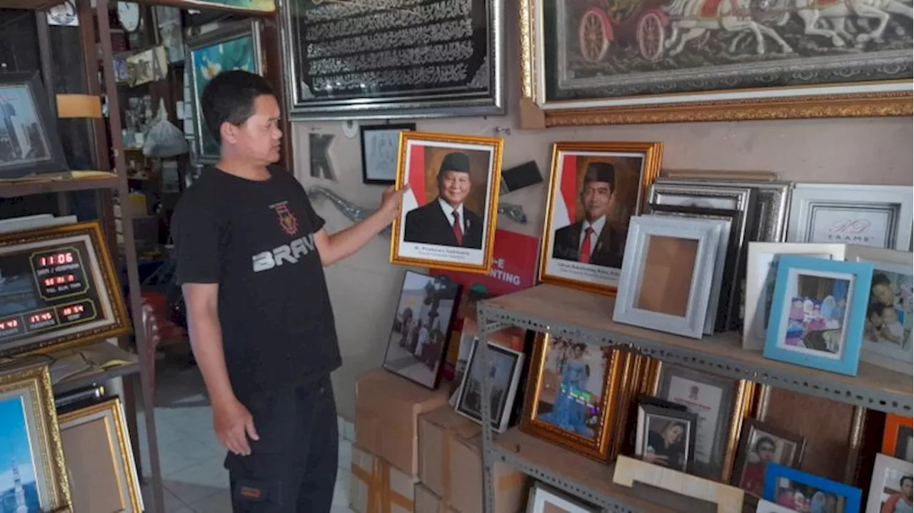 Terkendala Distribusi, Pedagang Pigura di Tasikmalaya Belum Bisa Jual Foto Presiden dan Wakil Presiden