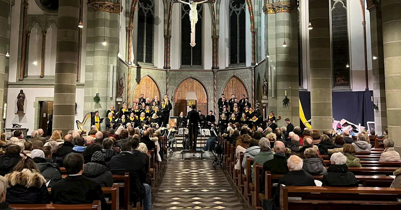 Mettmann: Wechselspiel zwischen Solistinnen und Chor plus Orchester