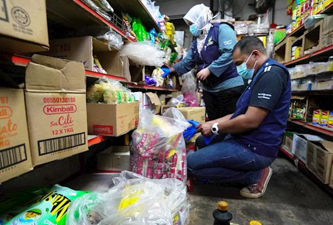 Ipoh council seizes RM9,000 worth of spoiled, expired food in festive season op