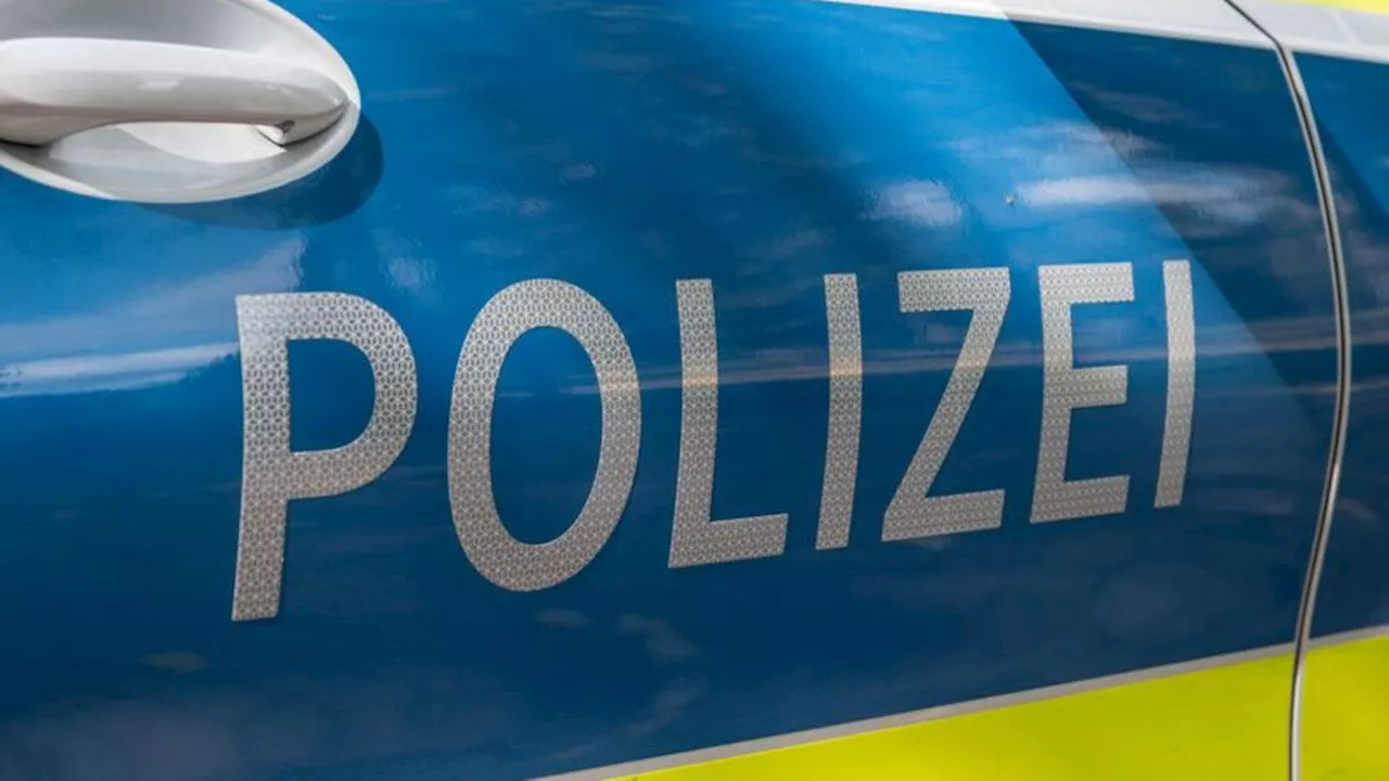 Polizei: Frau geht auf Mädchen mit Messer los