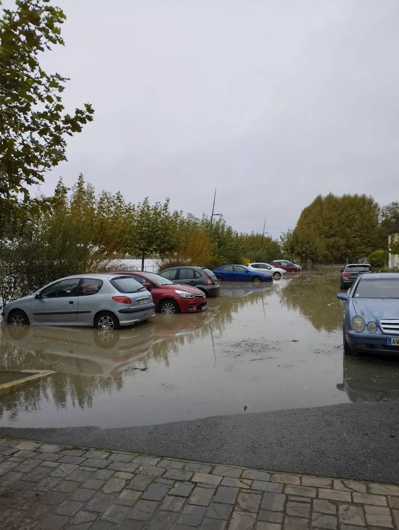 Inondations en Gironde : des voitures prises au piège, « je me suis fait avoir comme un bleu »