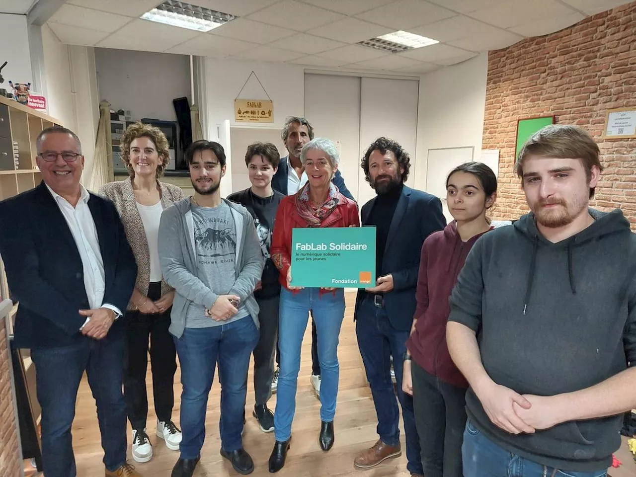 Insertion des jeunes en Sud Charente : la Fondation Orange soutient l’espace numérique