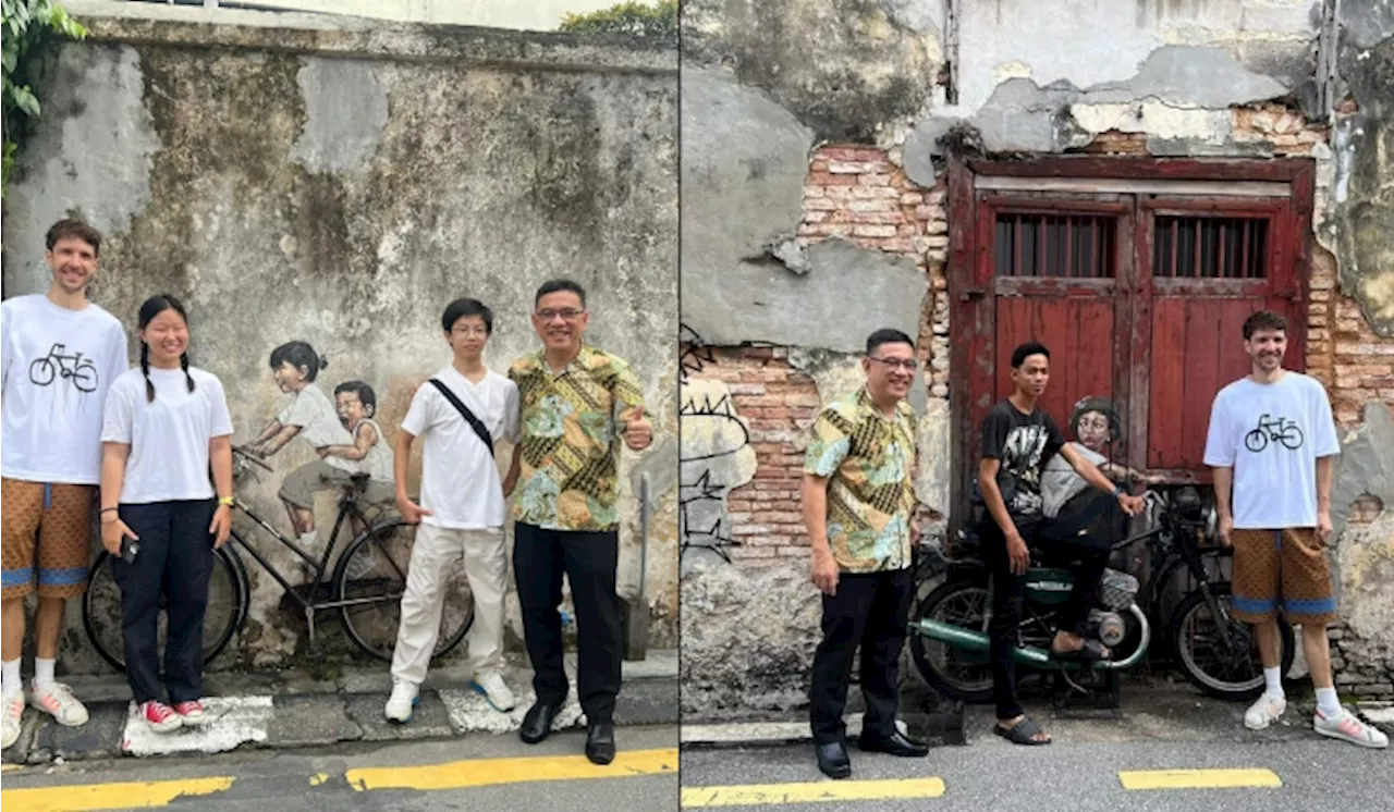 Pelukis & Kanak-kanak Pada Mural Di Pulau Pinang ‘Reunite’ Selepas 12 Tahun