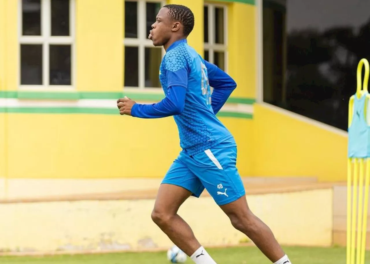 New Tau? Manqoba in love with Sundowns youngster