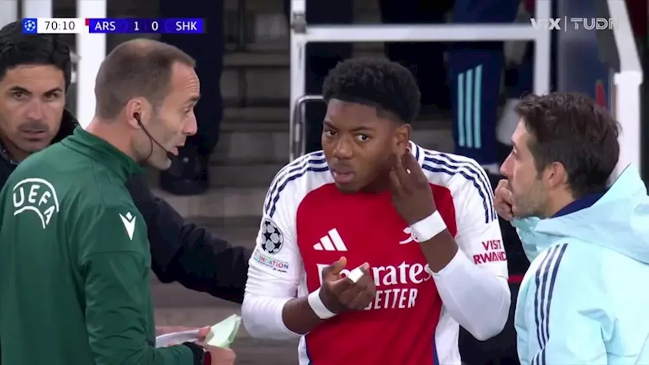 Árbitro impide cambio de Lewis-Skelly por traer arete en el Arsenal vs. Shakhtar