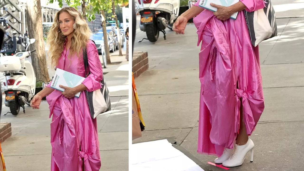 Sarah Jessica Parker lleva botines blancos con vestido rosa al estilo de Carrie Bradshaw en otoño 2024