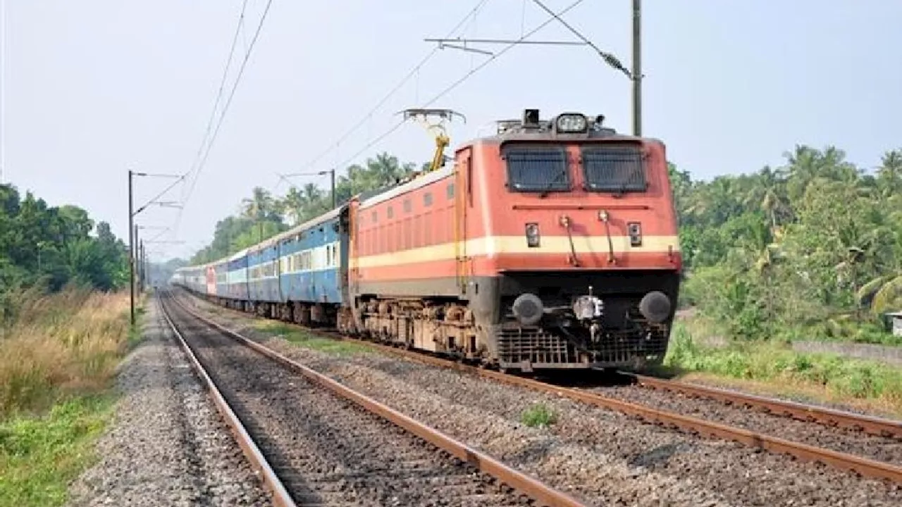 Cancelled Trains: चक्रवाती तूफान के बीच रेलवे अलर्ट, तेजस-राजधानी समेत कई ट्रेनें कैंसिल, देखें पूरी लिस्ट