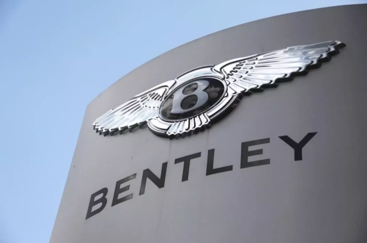 «По два Bentley на семью». Поляки в шоке от «понаехавших» украинцев