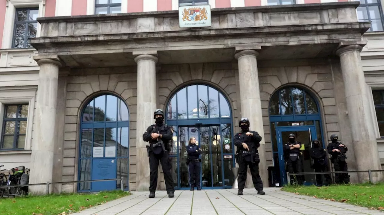 Augsburg: Nach Bombendrohung gegen Gericht: Polizei durchsucht Wohnung von Tatverdächtigem