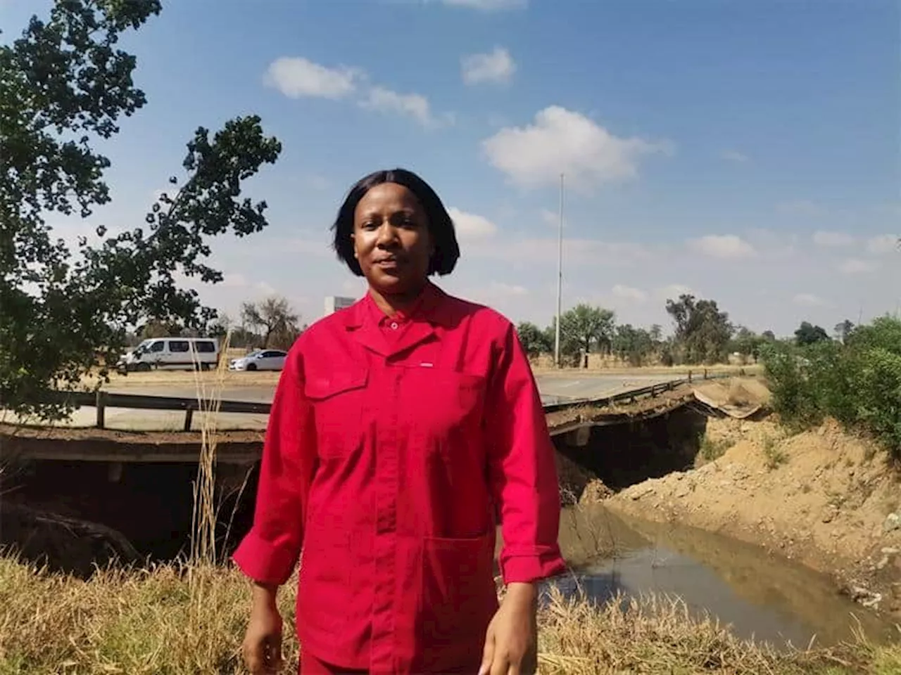 WATCH: Ekurhuleni metro can’t afford to fix sinkhole-ravaged Rondebult Road