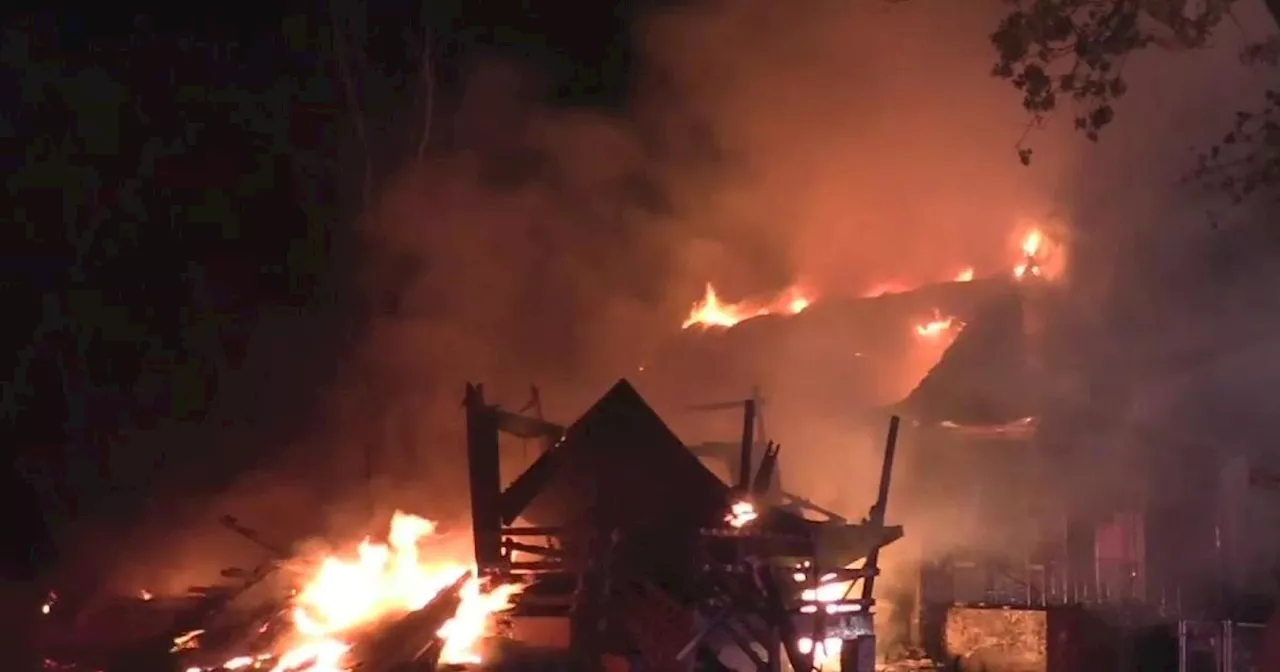 Fire spreads to multiple houses in Chicago Heights