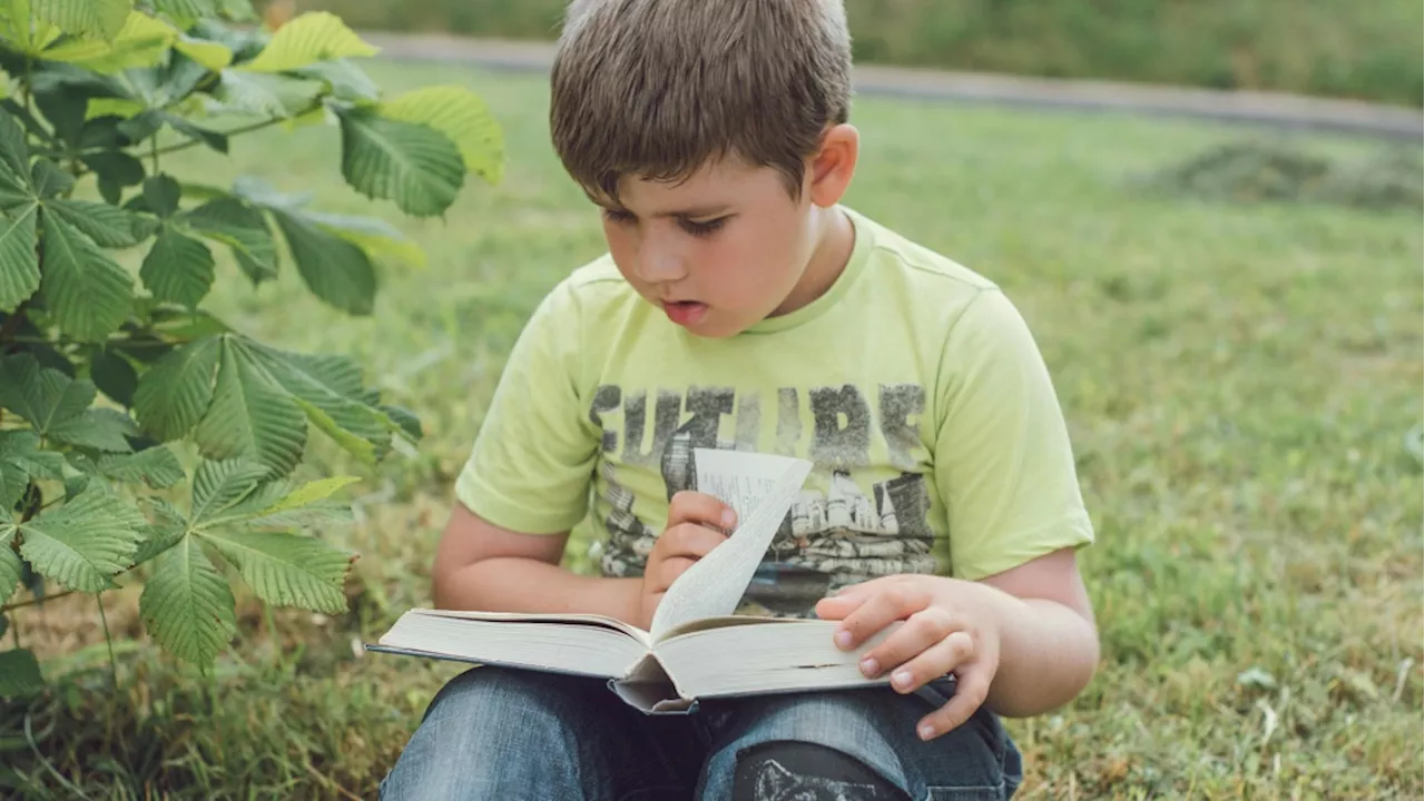 Pediatric group says doctors should regularly screen kids for reading difficulties