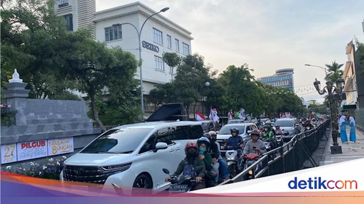 Ada Kirab Maskot Pilkada Serentak 2024, Lalu Lintas Jalan Tunjungan Macet