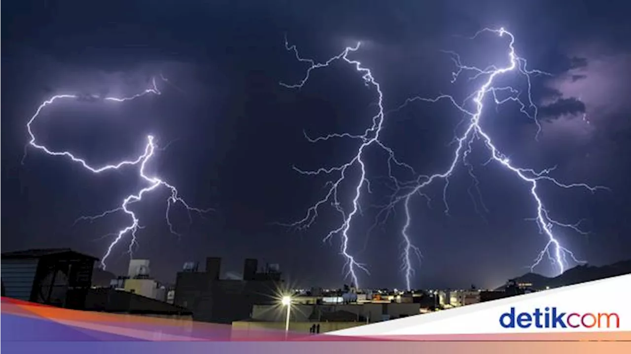 Badai Petir Landa Arab Saudi, Makkah Diprediksi Hujan Berpotensi Banjir