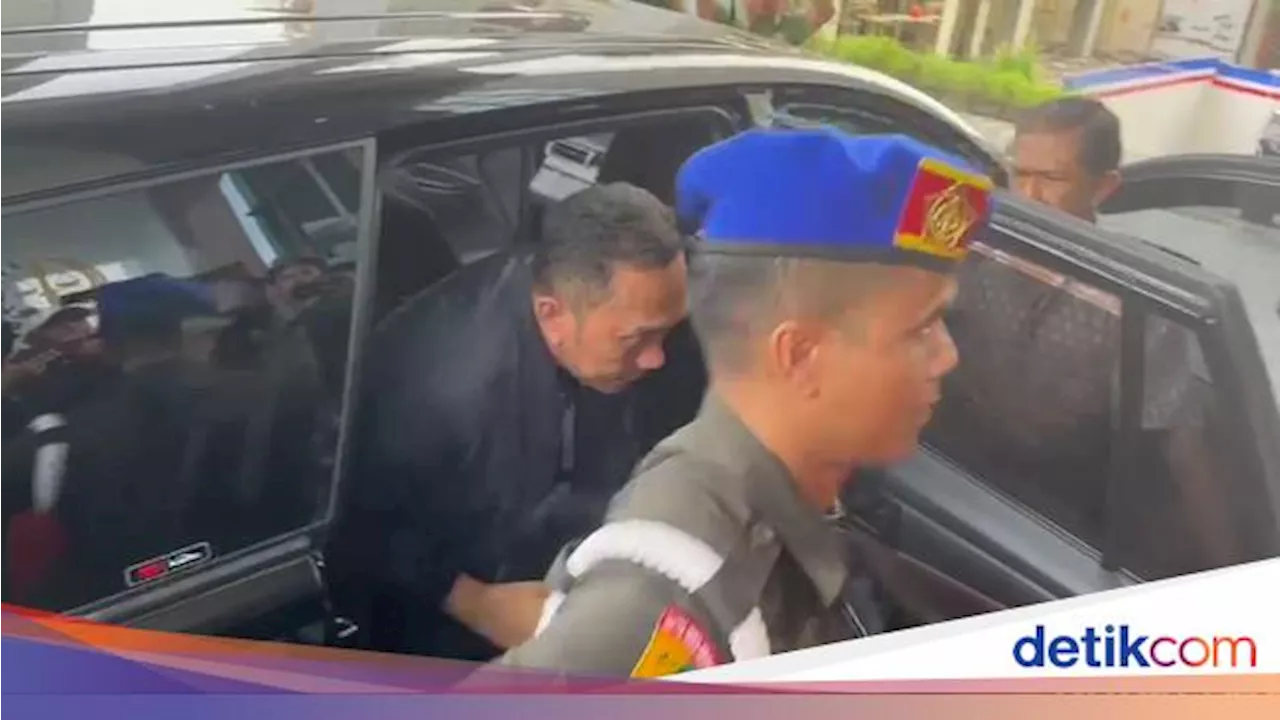 Hakim Heru yang Terjaring OTT Kejagung Tiba di Kejati Jatim