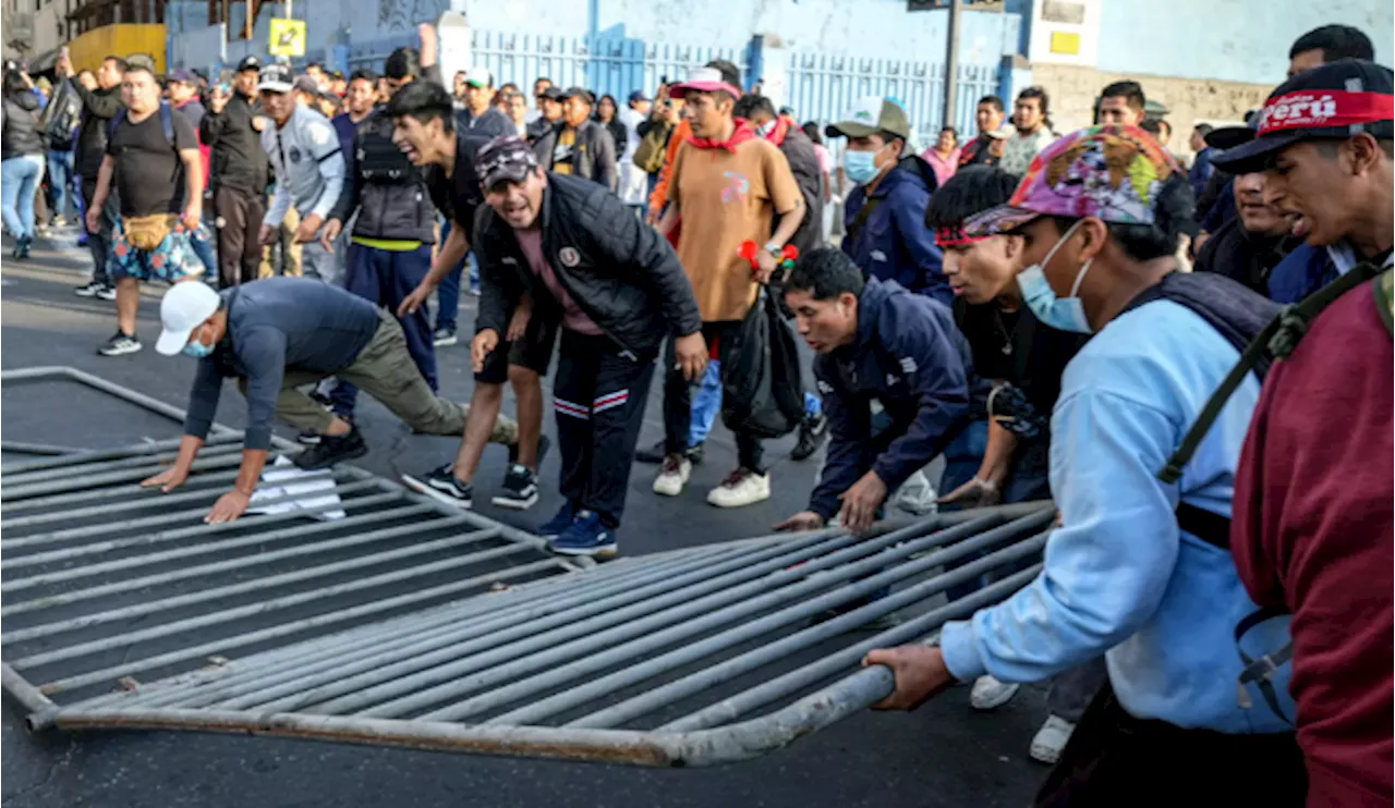 Transportistas y comerciantes protestan contra extorsión en Perú