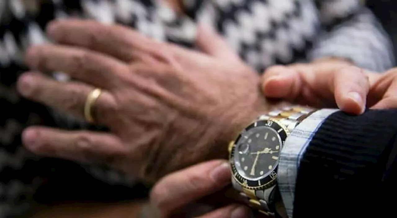 Cassino, gli sfila il Rolex in piazza e fugge: caccia a “mani di velluto”