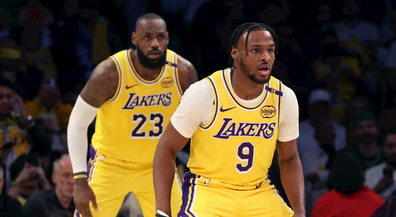 LeBron e Bronny James fanno la storia: è la prima volta di padre e figlio a giocare insieme in Nba