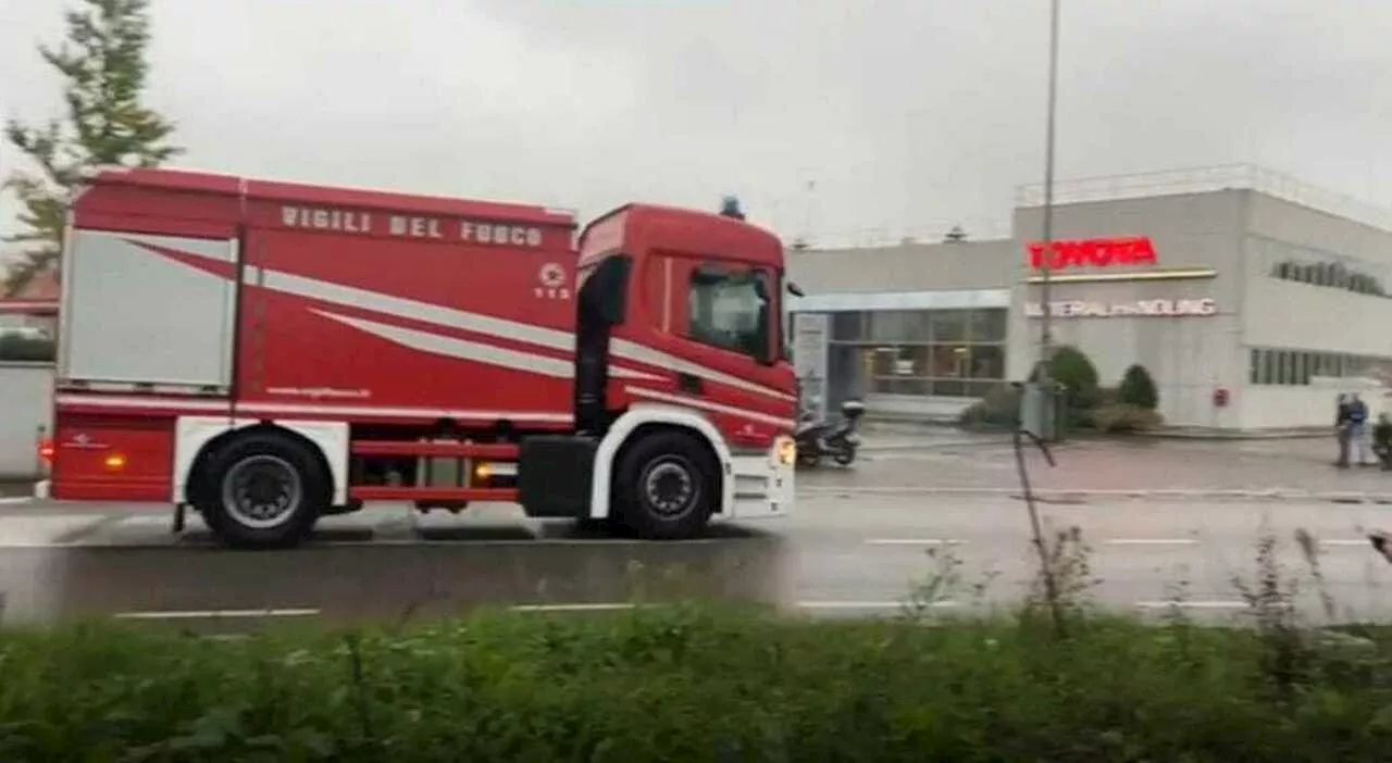 Toyota Handling, esplosione in un capannone a Bologna: un morto e due feriti gravi. Ricerche sotto le macerie