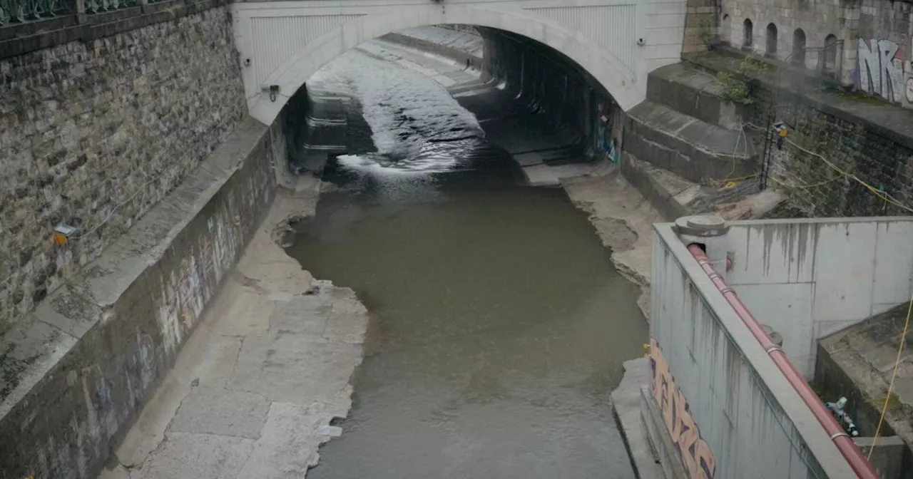 Löcher und abgespülte Steine: Wienfluss an mehreren Stellen beschädigt