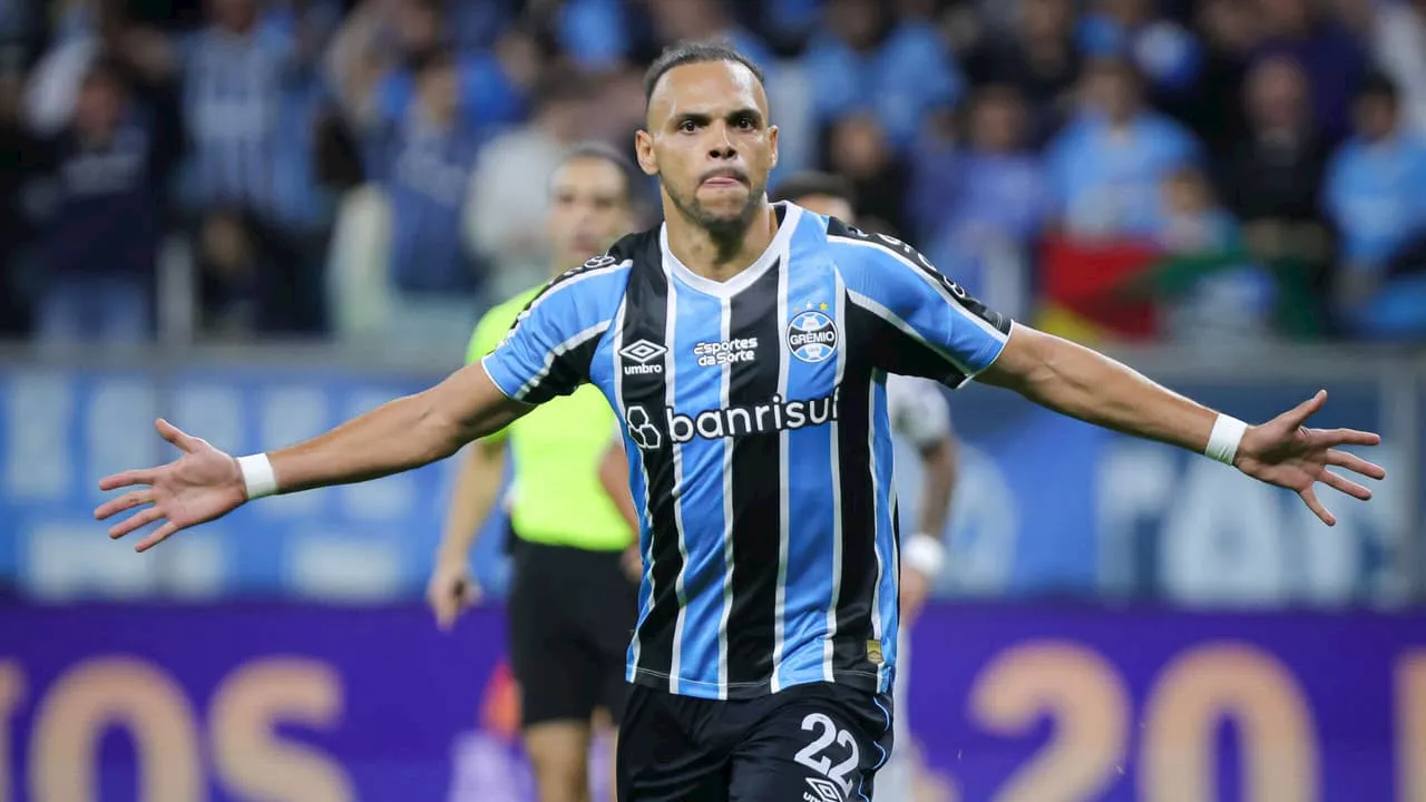 Agora no Grêmio, Braithwaite exalta futebol no Brasil: ‘é a vida das pessoas’