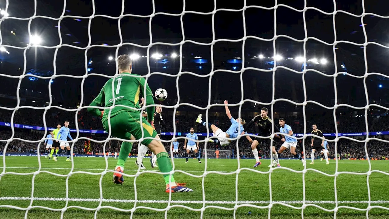 Manchester City goleia com boa atuação de Savinho e Ederson no banco