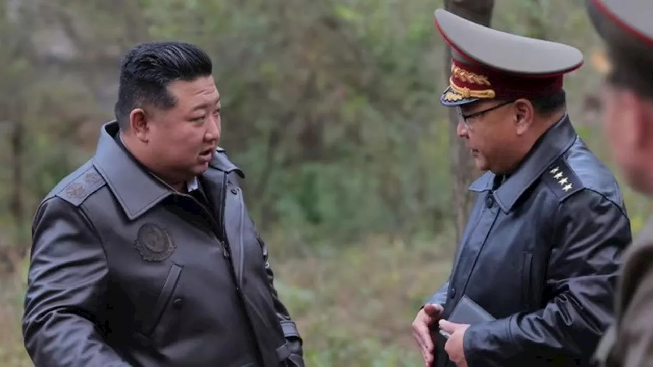 Kenakan Jaket Kulit, Kim Jong Un Periksa Pangkalan Rudal dan Senjata Balistik