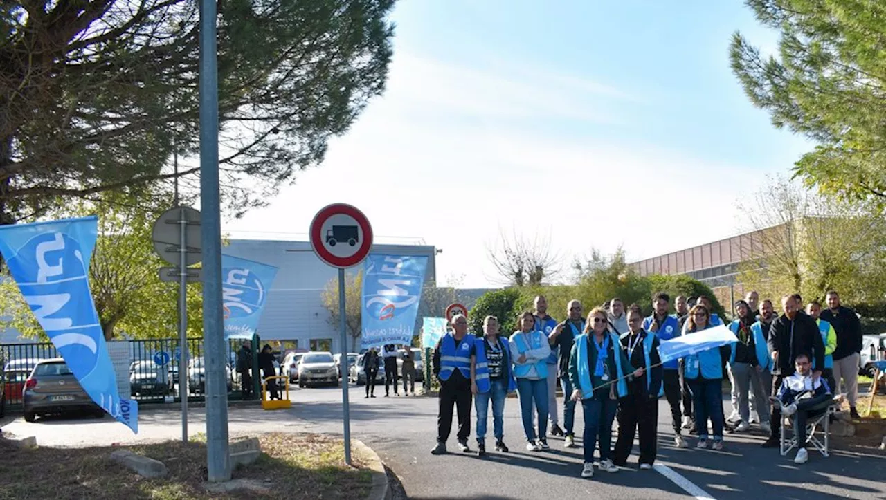 Ras-le-bol et piquet de grève à l’entrée de la plateforme logistique Lidl de Lunel