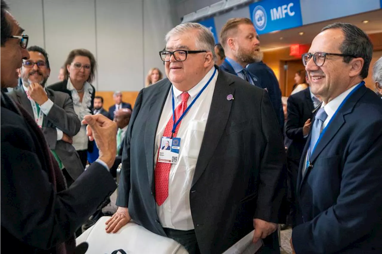 Bancos centrales no deberían apresurarse a recortar las tasas de política monetaria: Agustín Carstens