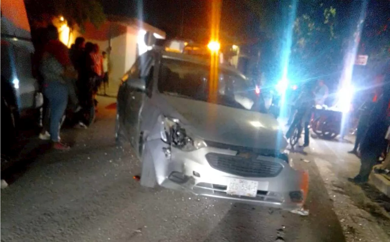 Tras accidente entre auto y motocicleta, bebé sale proyectado en Torreón