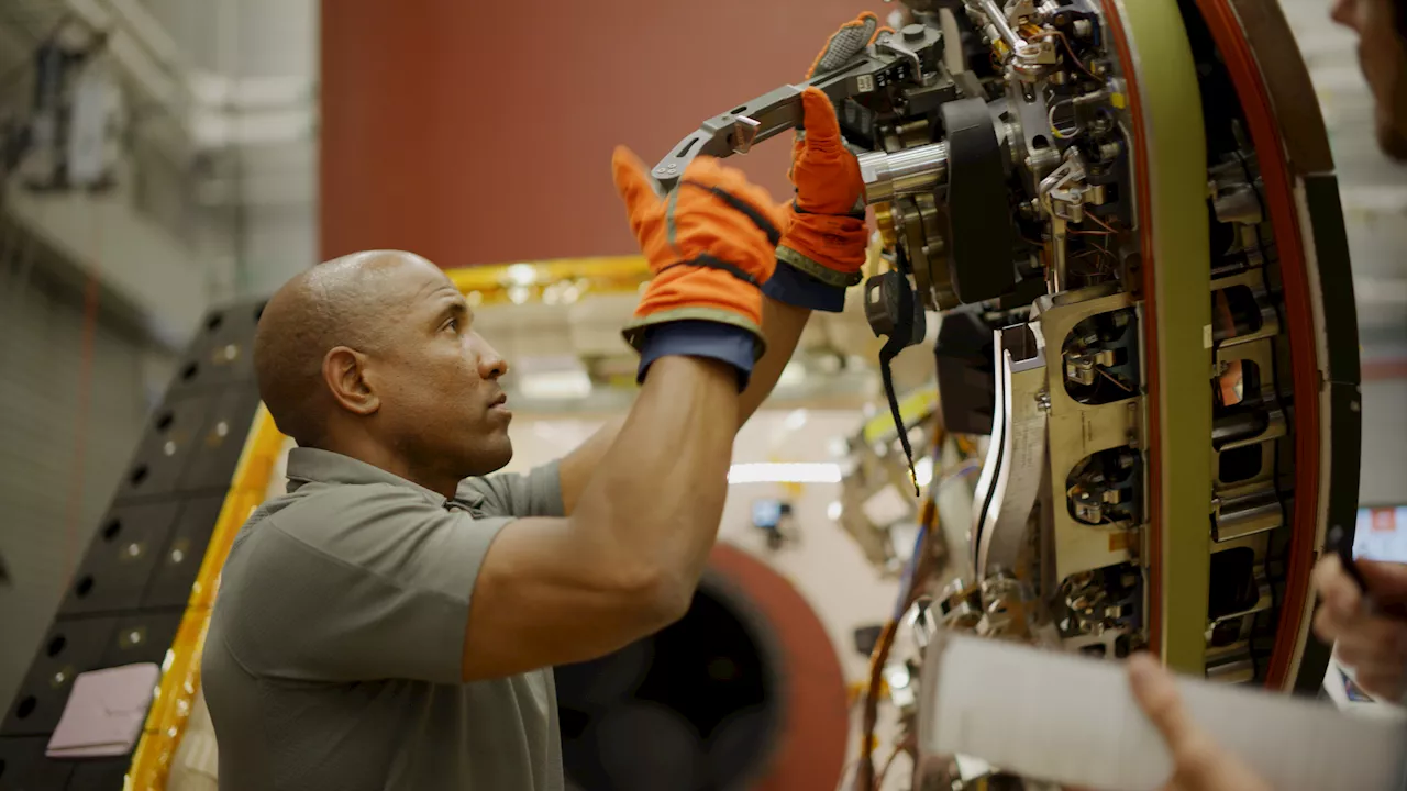 Artemis II Astronauts Put Orion’s Side Hatch to the Test