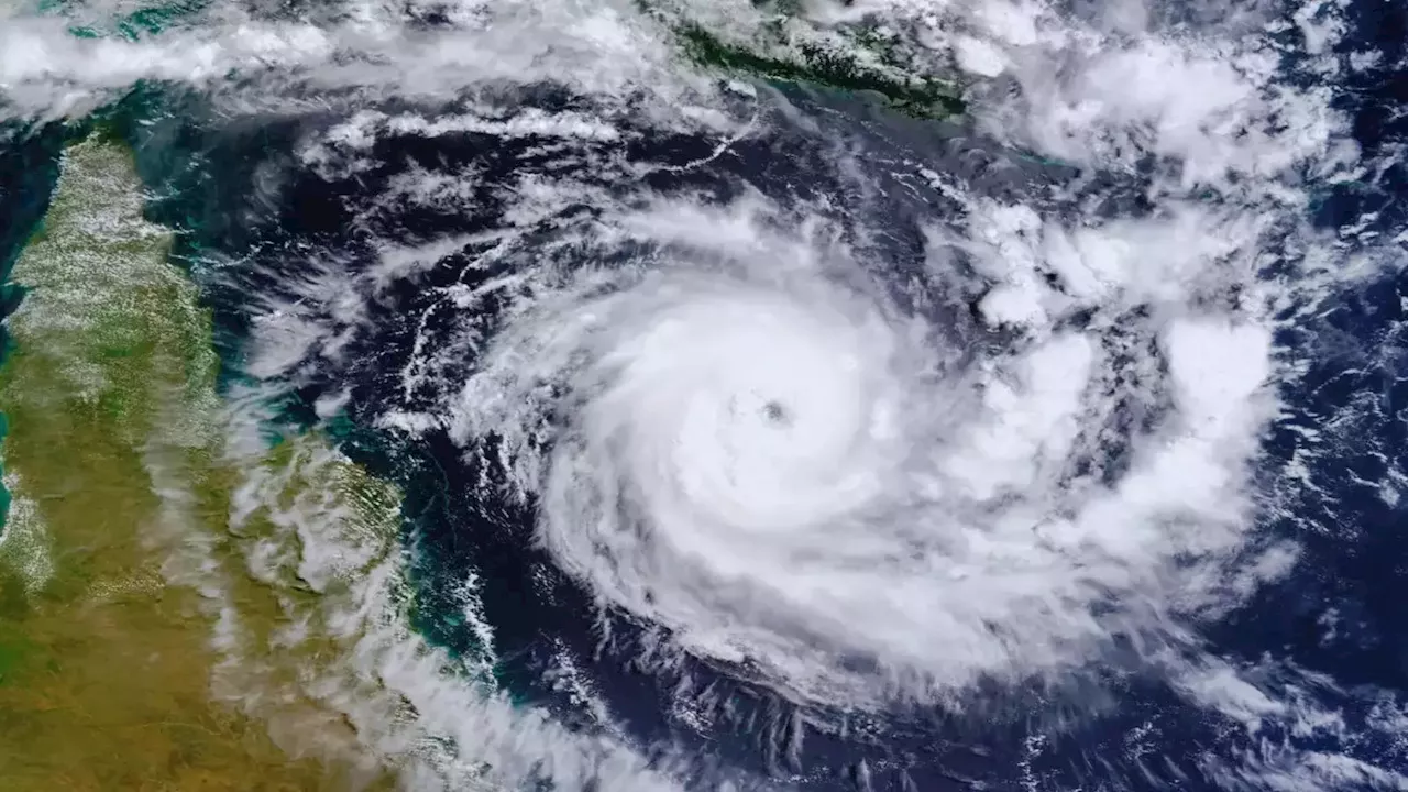 Cyclone Dana: पूर्णिया, कटिहार, किशनगंज में चक्रवात का खतरा, बिहार के 13 जिलों में तूफान 'दाना' का अलर्ट