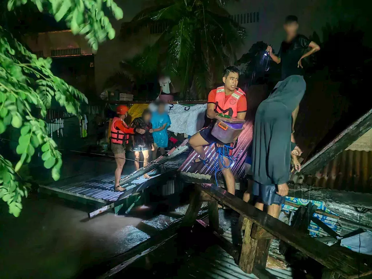 IN PHOTOS: Bicolanos Grapple With Tropical Storm Kristine’s Damage ...