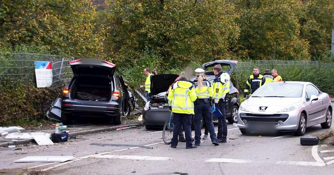 Esslingen: Mutter mit zwei Kindern von Auto erfasst