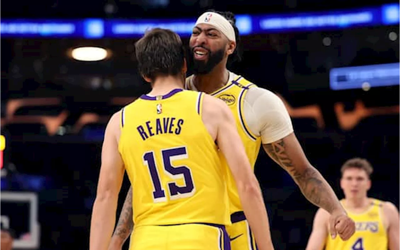 NBA, risultati della notte: i Lakers vincono la prima, Boston distrugge New York