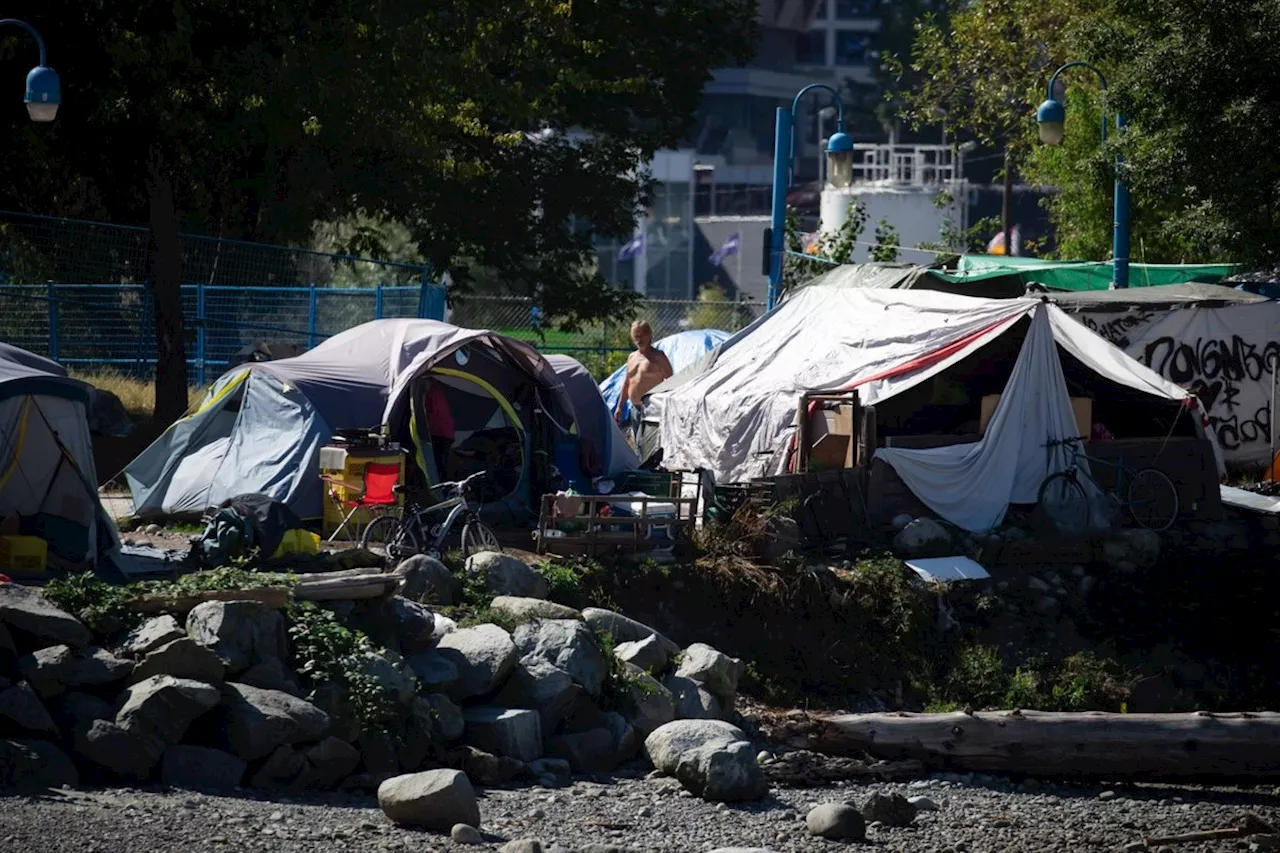 Vancouver begins process of closing homeless encampment at Crab Park