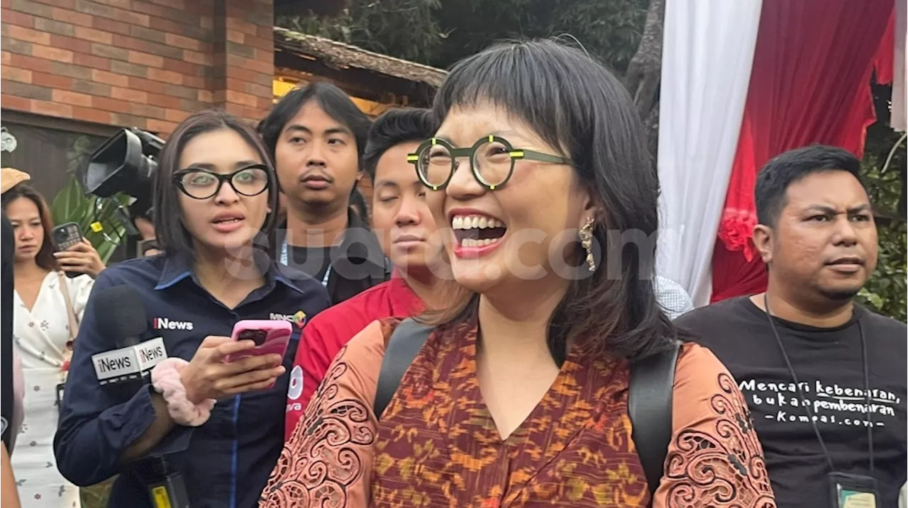 Kacamata Neon Wamen Stella Christie Curi Perhatian, Ternyata Harganya Cuma Segini