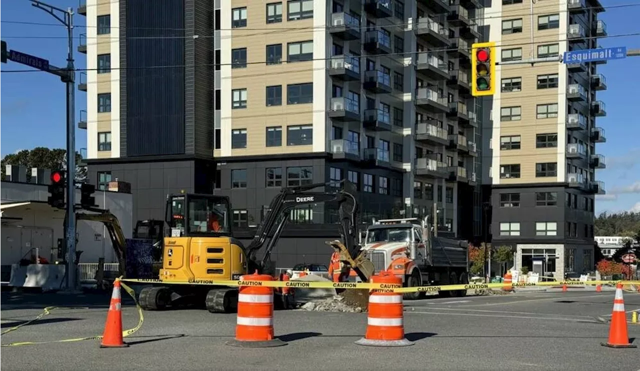 Gas station evacuated, some told to stay indoors after contractor hits gas line in Esquimalt